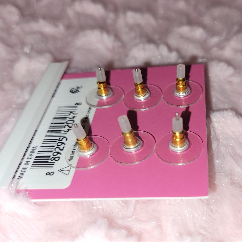 Betsey Johnson 3-pair earring set. - Picture 15 of 15